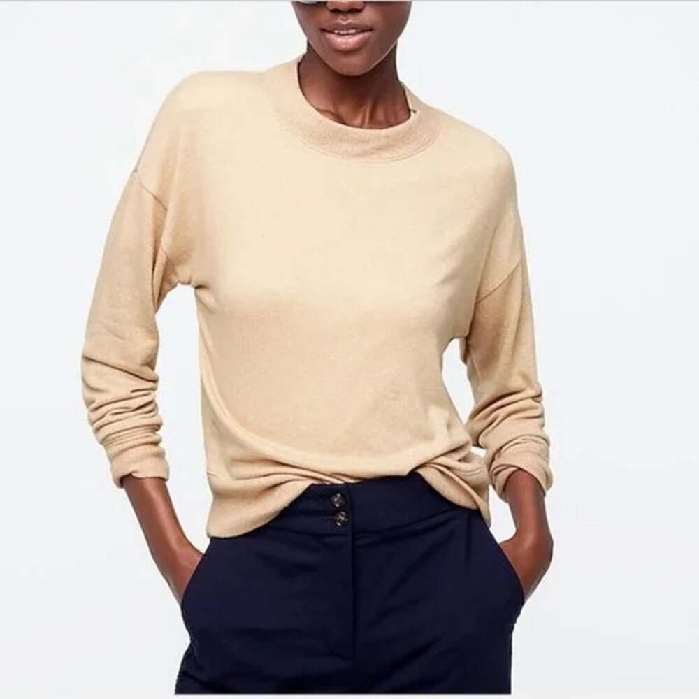 J. Crew Super cozy Lightweight Mockneck Pullover Sweater size M in Beige